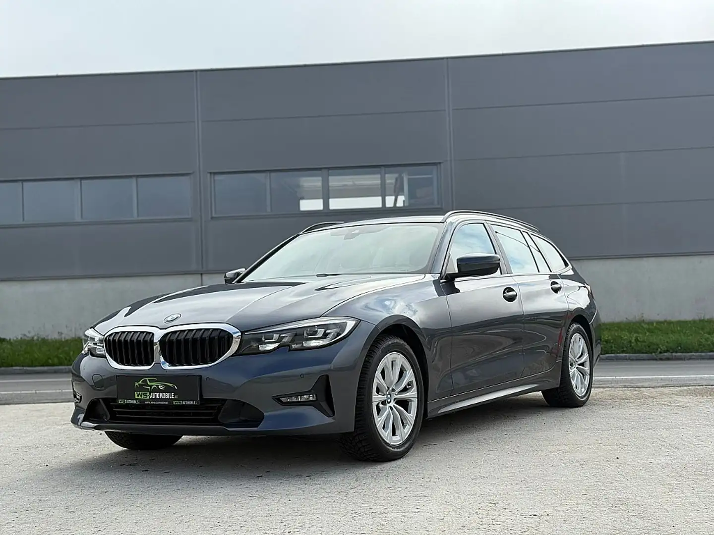 BMW 320 d xDrive Touring Aut. Grau - 1