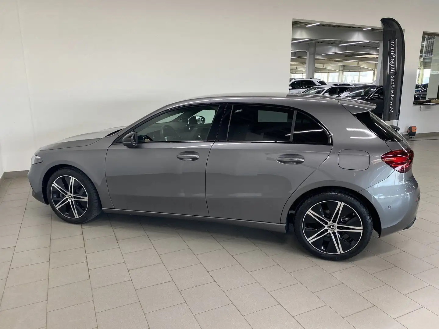 Mercedes-Benz A 200 PROGRESSIVE+BURMESTER+NIGHT+LED+KAM+LENKHZ Gris - 2