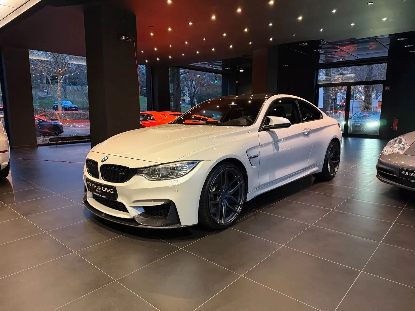 BMW M4 Coupe DKG*HeadUp*Carbon-Dach*Leder*Scheckheft Wit - 1