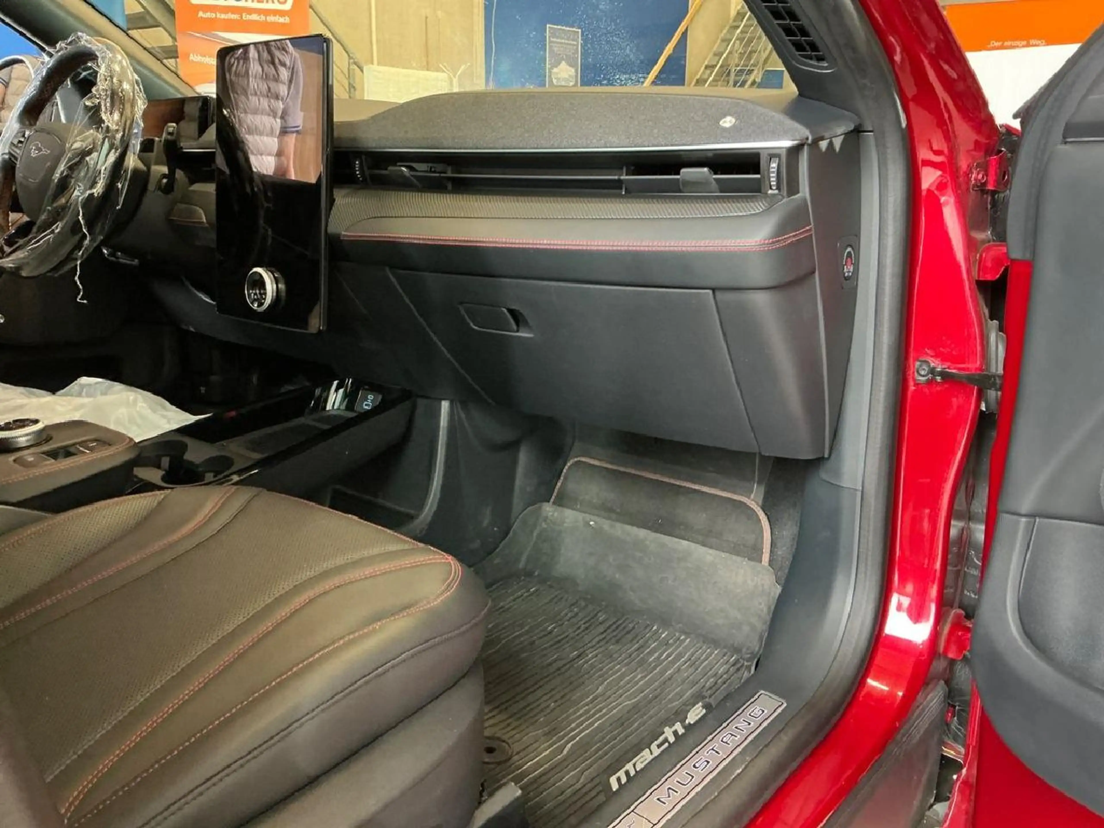 Ford Mustang Mach-E Mustang Mach-E Titanium AWD Extended Range — photo 19