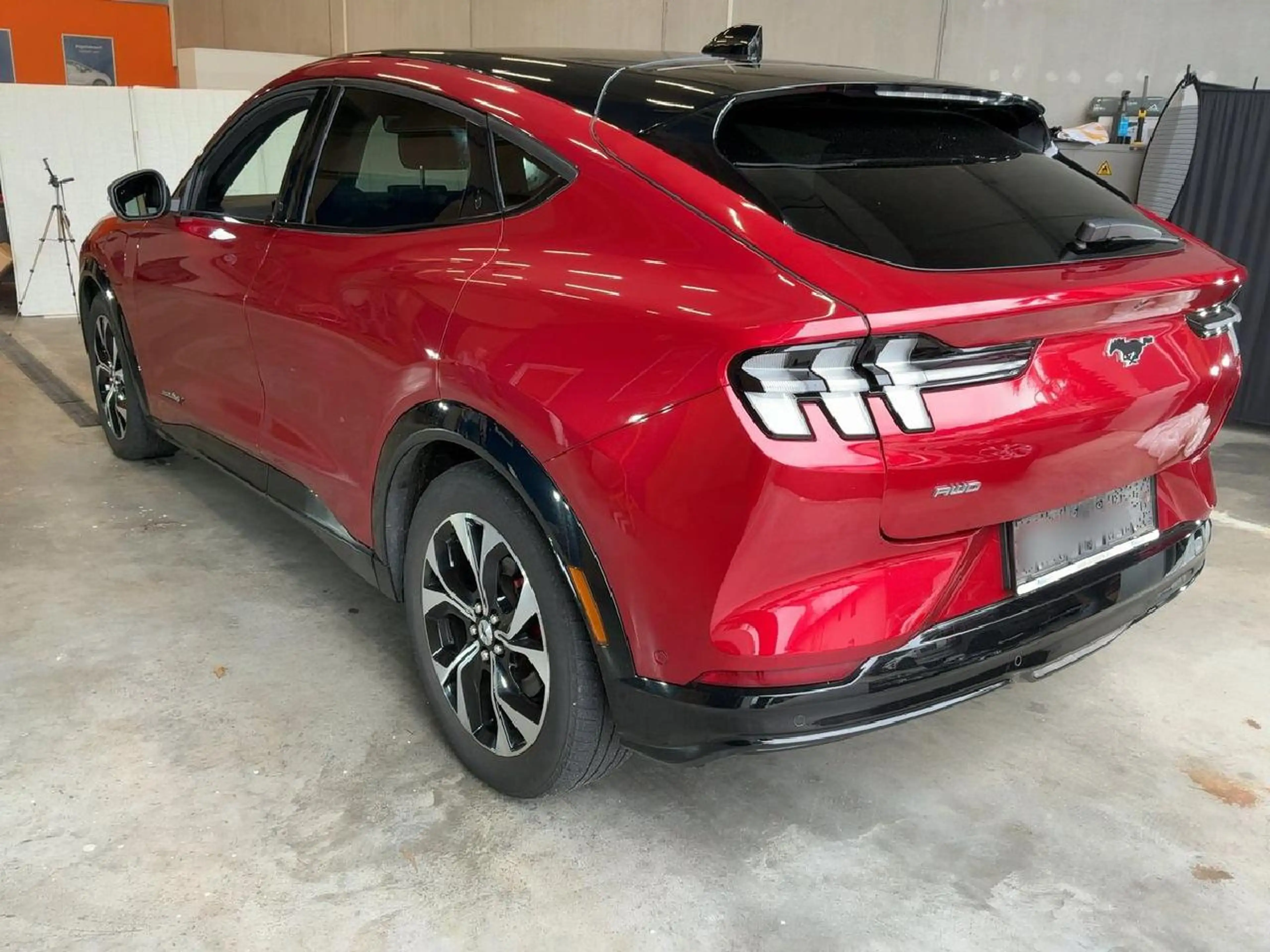 Ford Mustang Mach-E Mustang Mach-E Titanium AWD Extended Range — photo 4