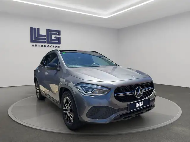Mercedes-Benz Gla view 3