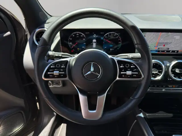 Mercedes-Benz Gla view 12
