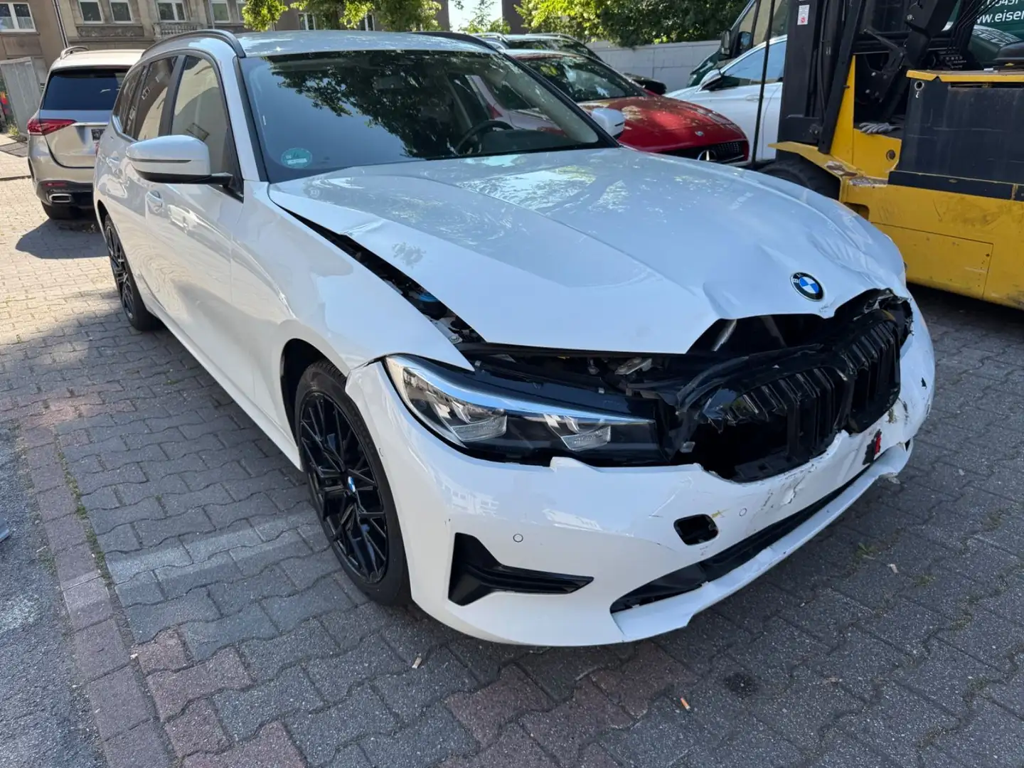 BMW 330 e Touring Advantage LED Digital Tacho Plugin Wit - 1