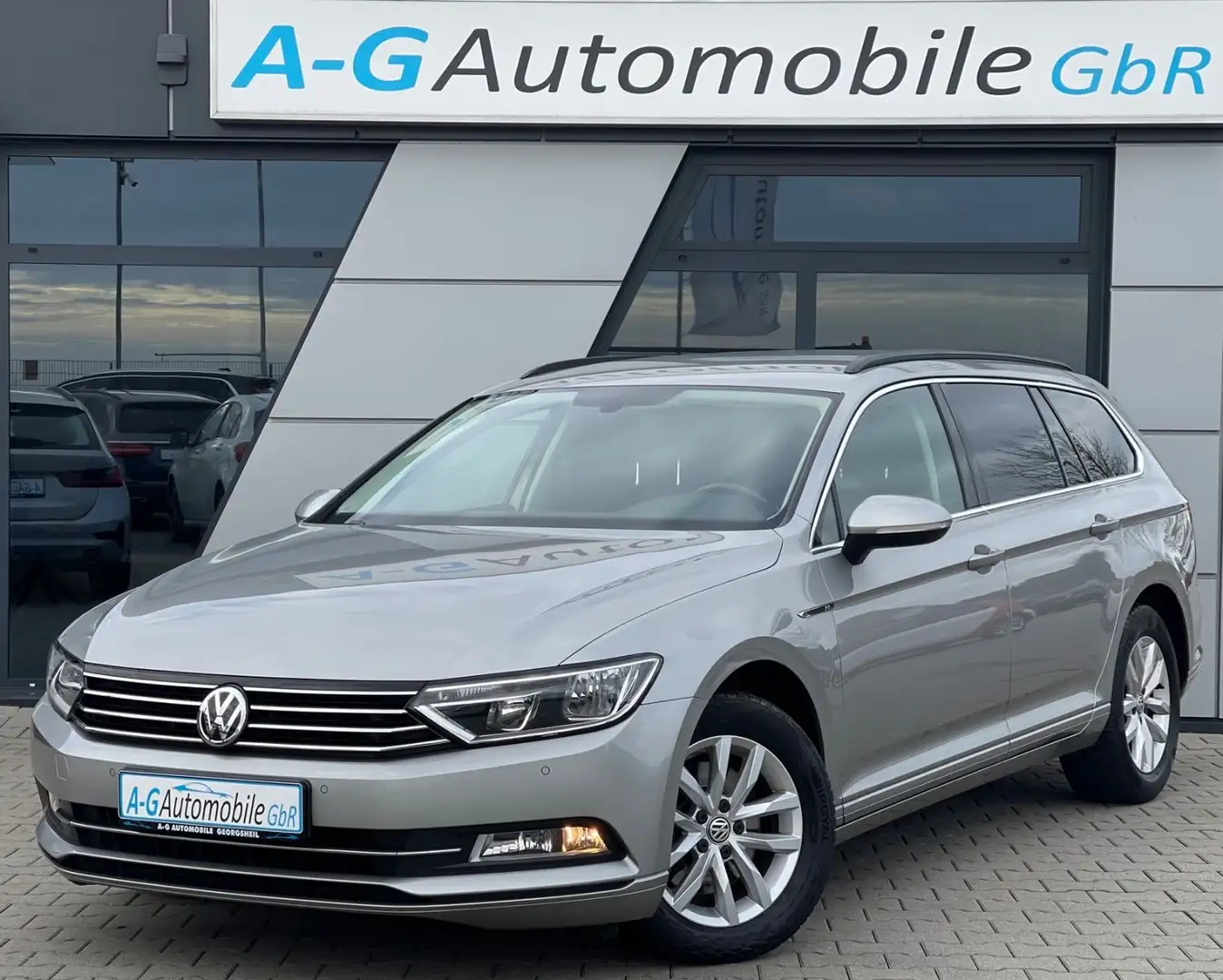Volkswagen Passat Variant 2.0 TDI DSG AHK ACC - 1