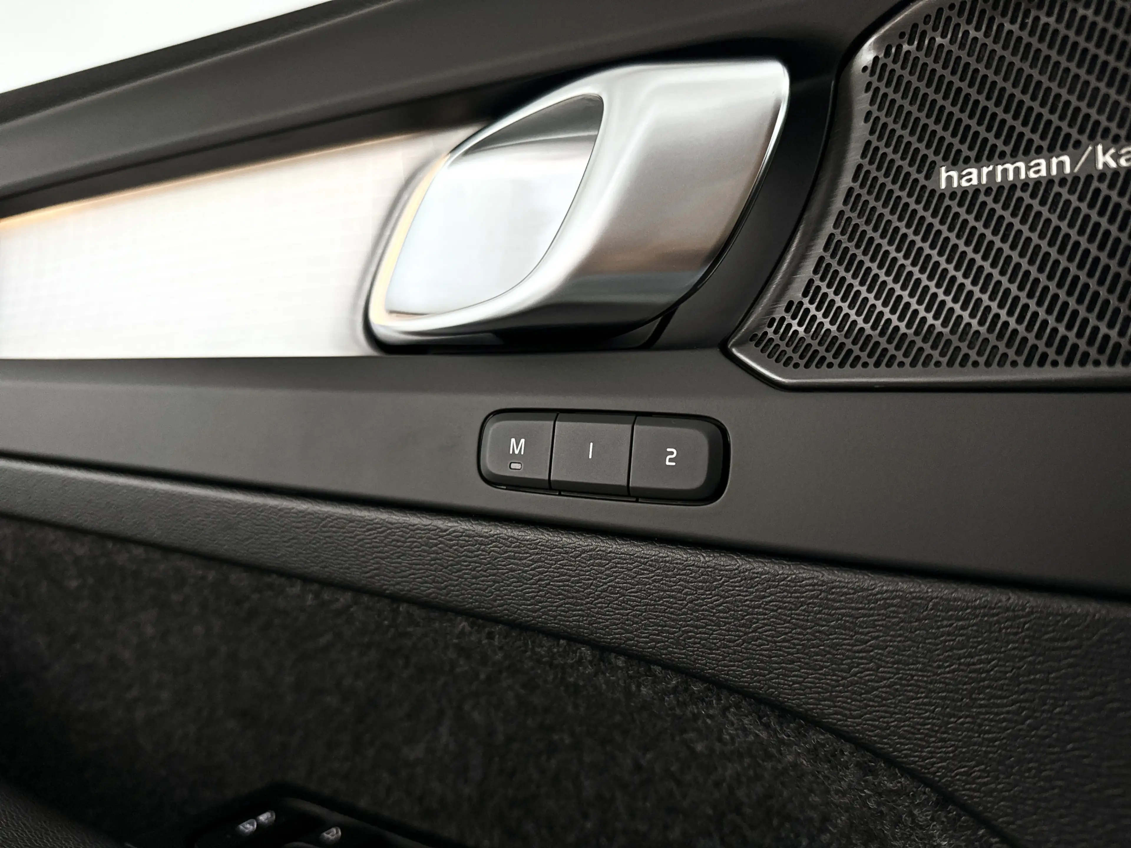 Volvo XC40 B4 Plus Black Edition | Panoramadak | 360° camera — photo 8