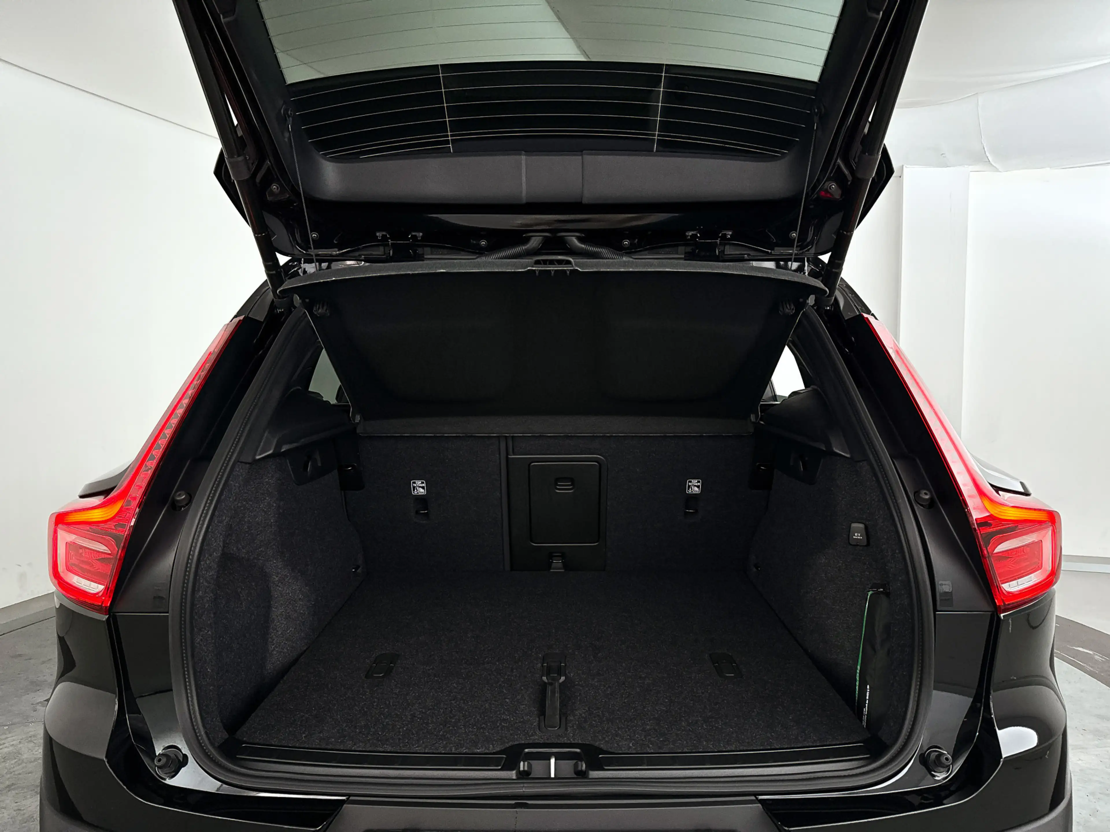 Volvo XC40 B4 Plus Black Edition | Panoramadak | 360° camera — photo 14