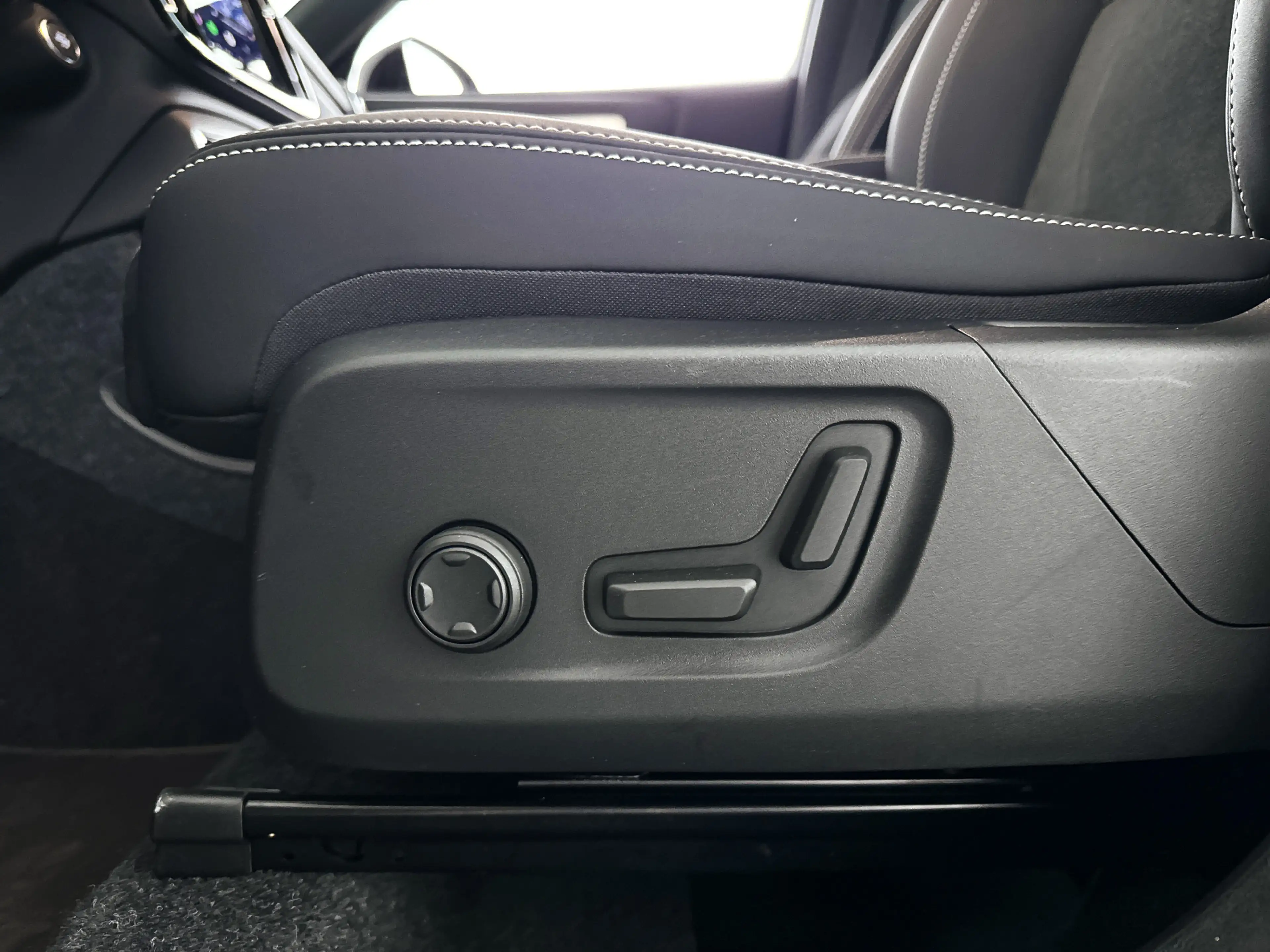 Volvo XC40 B4 Plus Black Edition | Panoramadak | 360° camera — photo 7