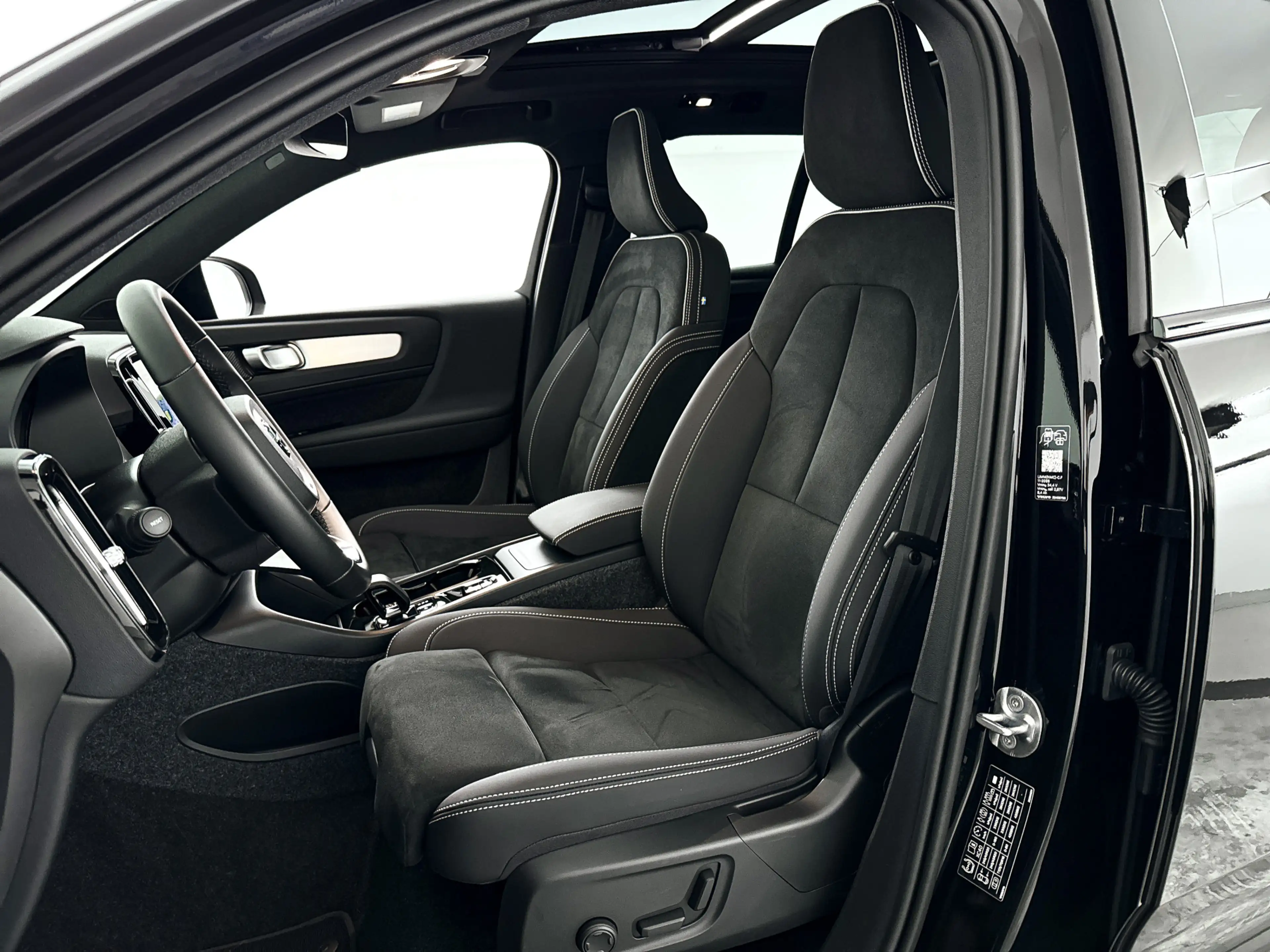 Volvo XC40 B4 Plus Black Edition | Panoramadak | 360° camera — photo 6