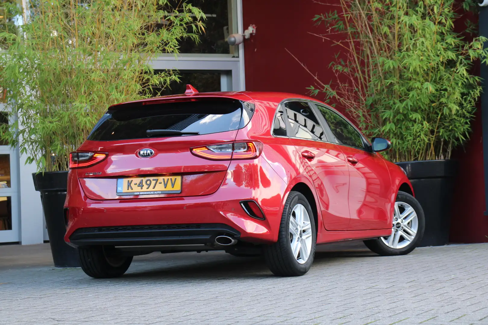 Kia Ceed / cee'd 1.5 T-GDi DynamicPlusLine | Camera | CarPlay | Stu Rouge - 2