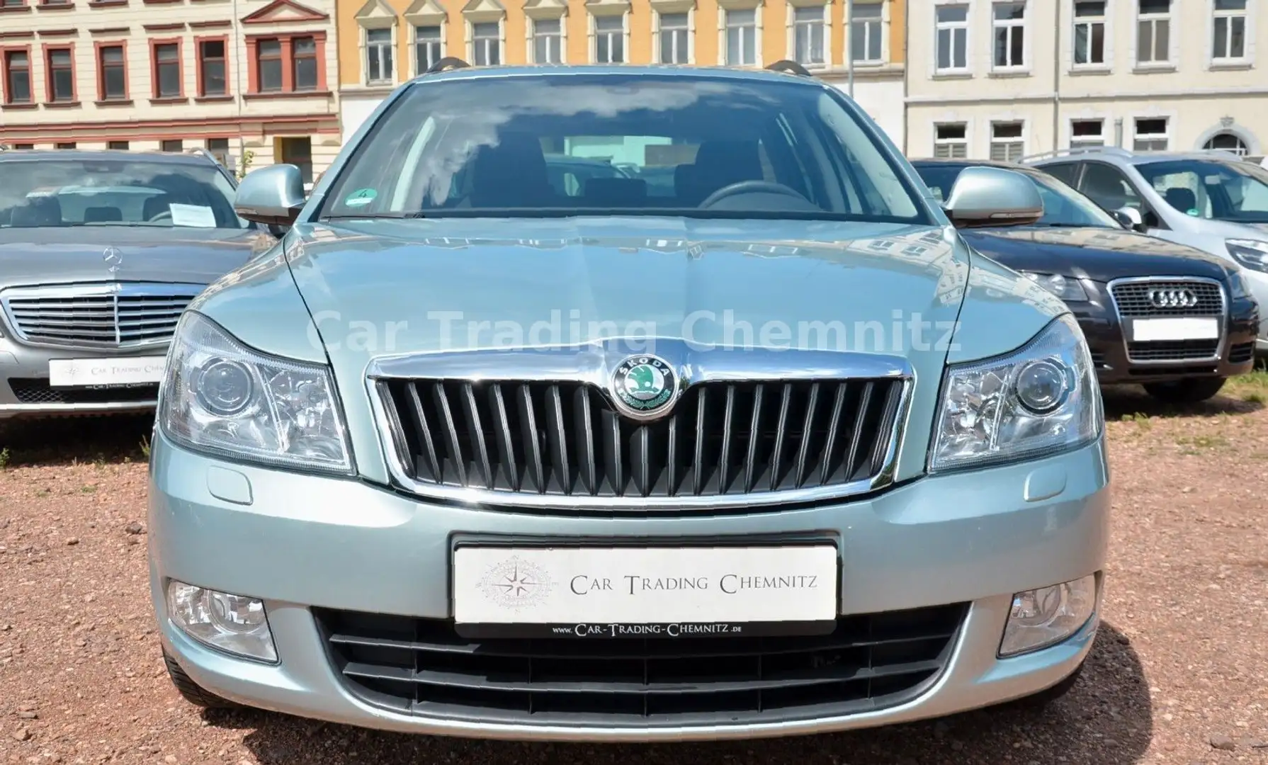 Skoda Octavia Combi 2.0 TDI Klimaautomatik Xenon AHK Groen - 2