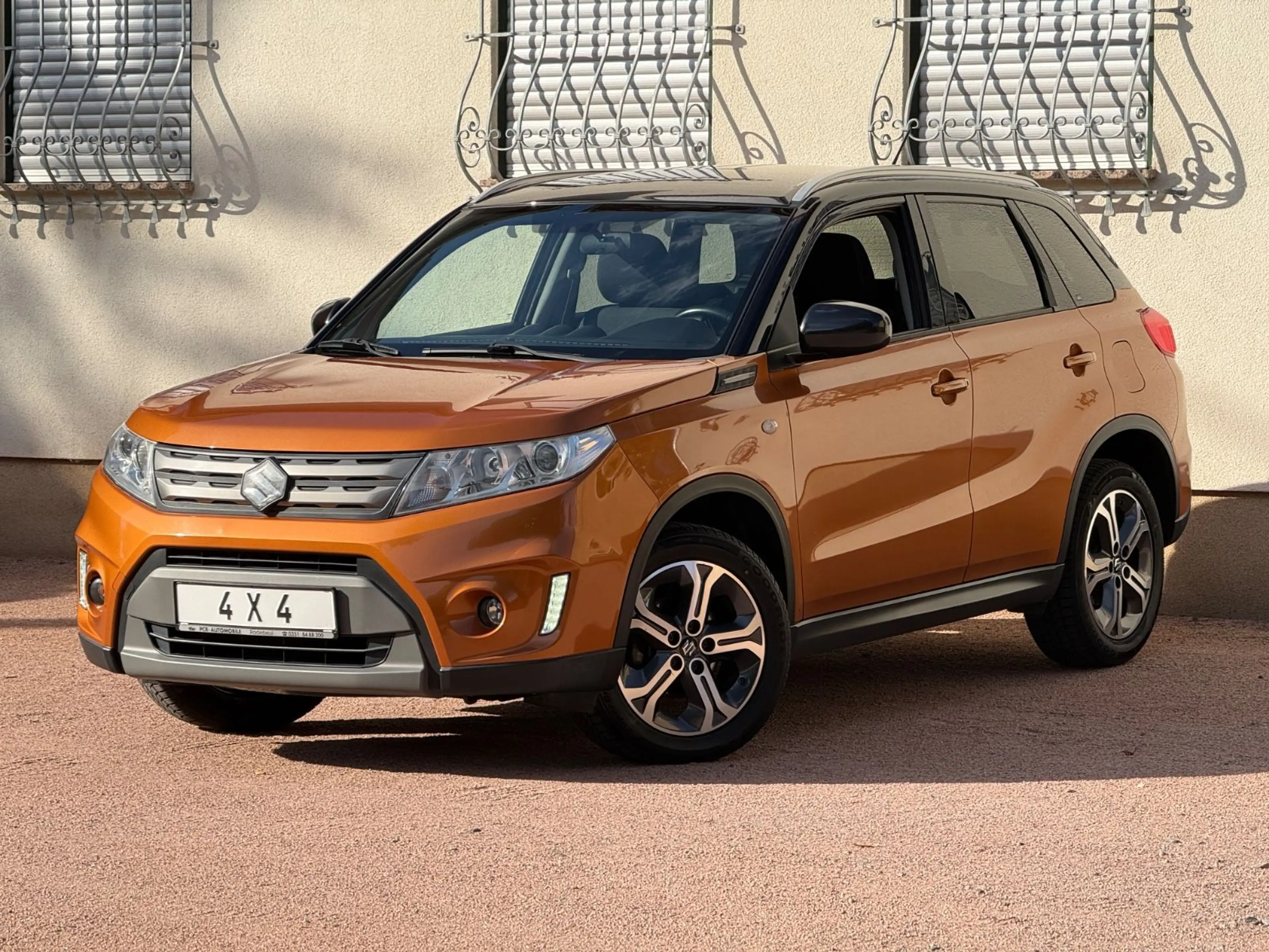 Suzuki Vitara 4x4 Rückfahrkamera SH-gepflegt PDC NAVI — photo 9