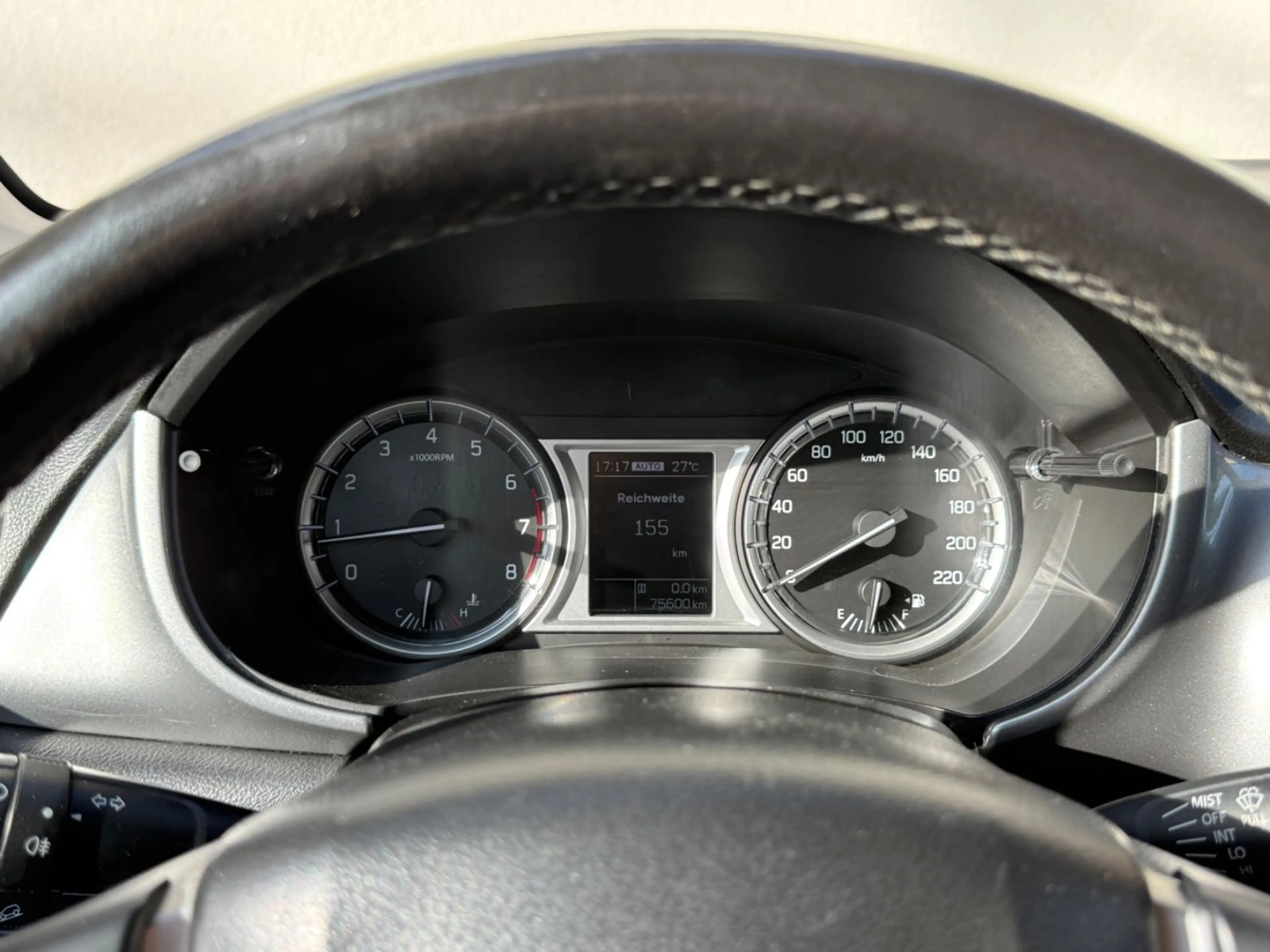 Suzuki Vitara 4x4 Rückfahrkamera SH-gepflegt PDC NAVI — photo 11