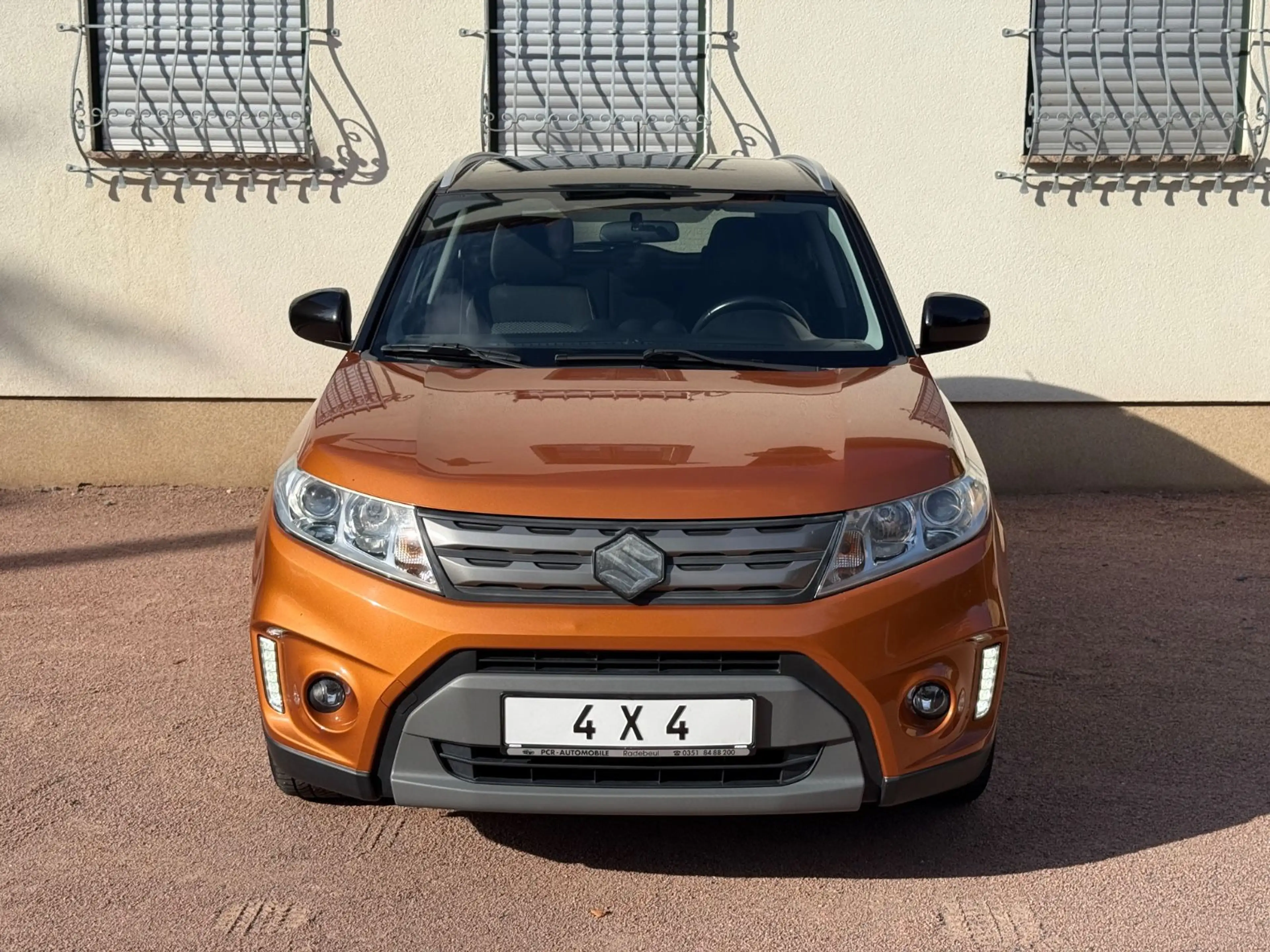 Suzuki Vitara 4x4 Rückfahrkamera SH-gepflegt PDC NAVI — photo 2