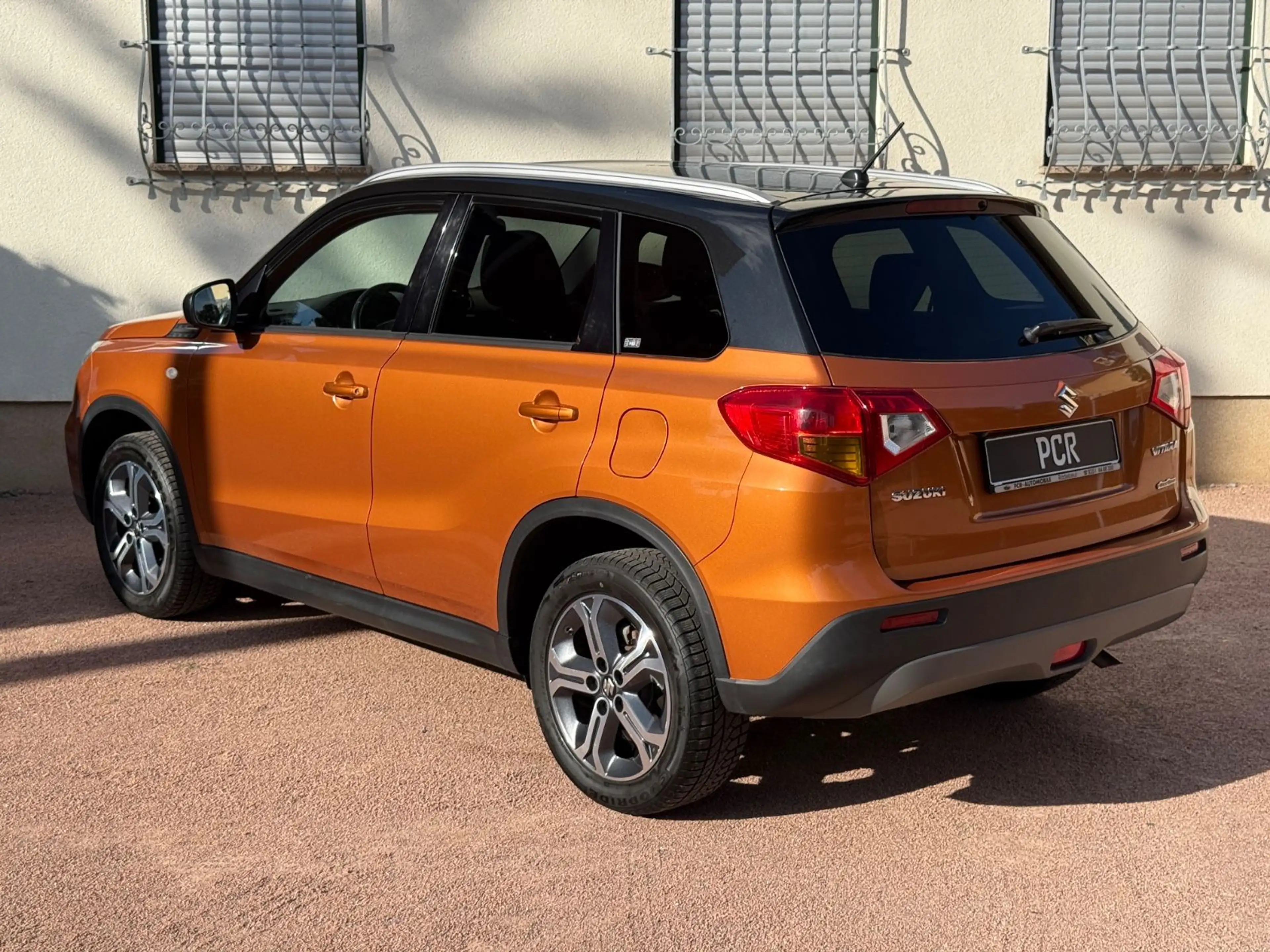 Suzuki Vitara 4x4 Rückfahrkamera SH-gepflegt PDC NAVI — photo 7