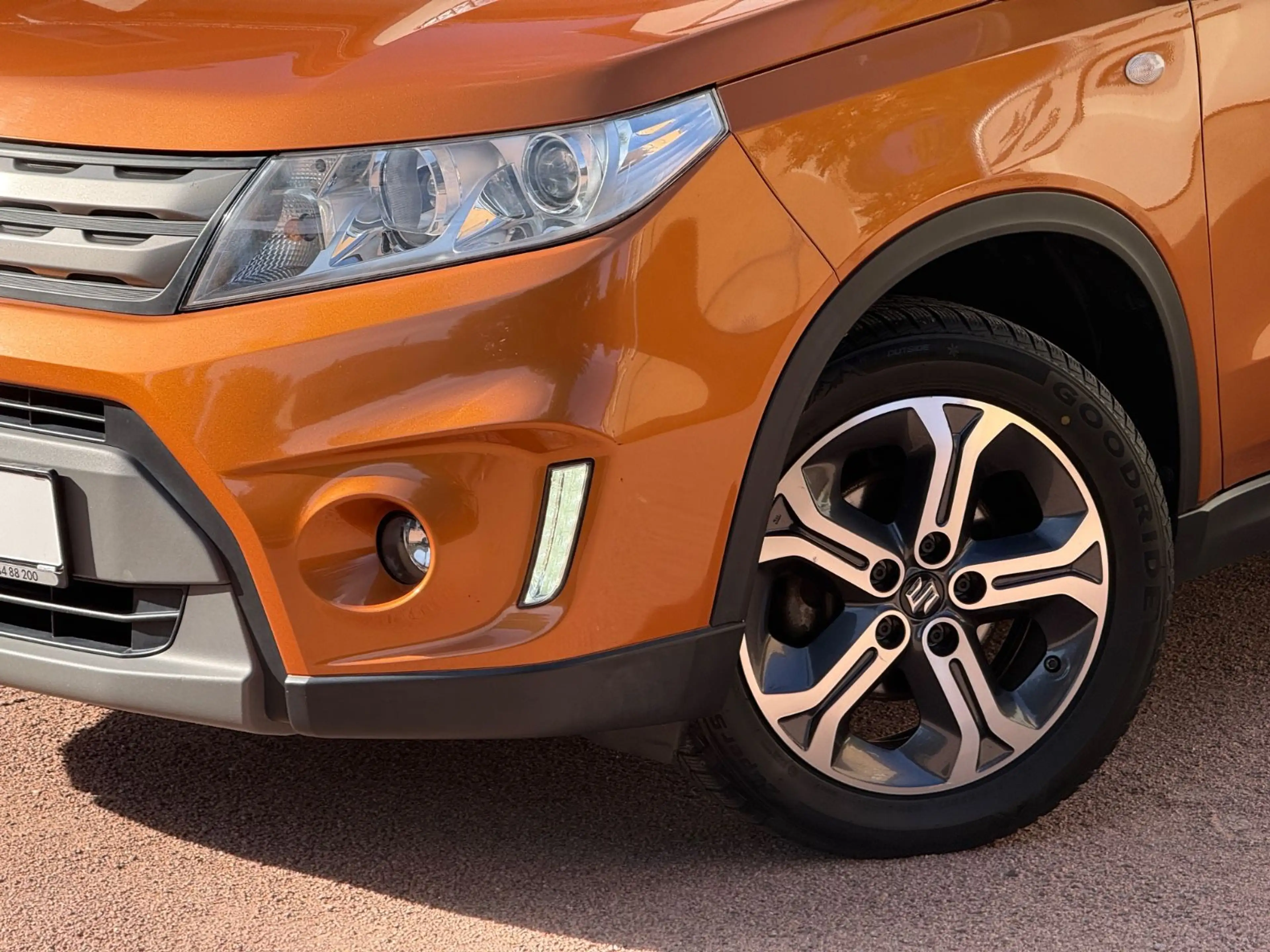 Suzuki Vitara 4x4 Rückfahrkamera SH-gepflegt PDC NAVI — photo 10