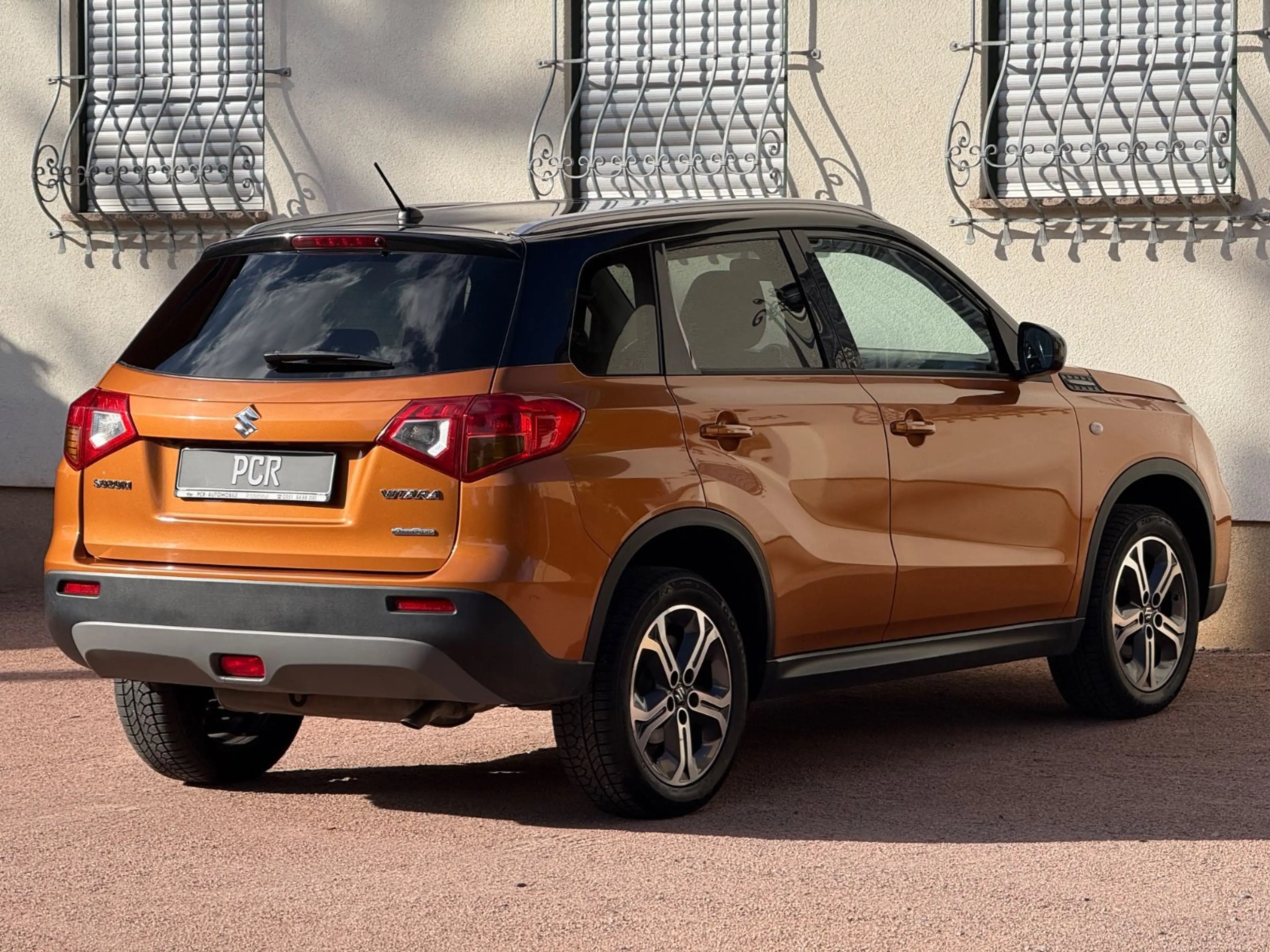 Suzuki Vitara 4x4 Rückfahrkamera SH-gepflegt PDC NAVI — photo 5