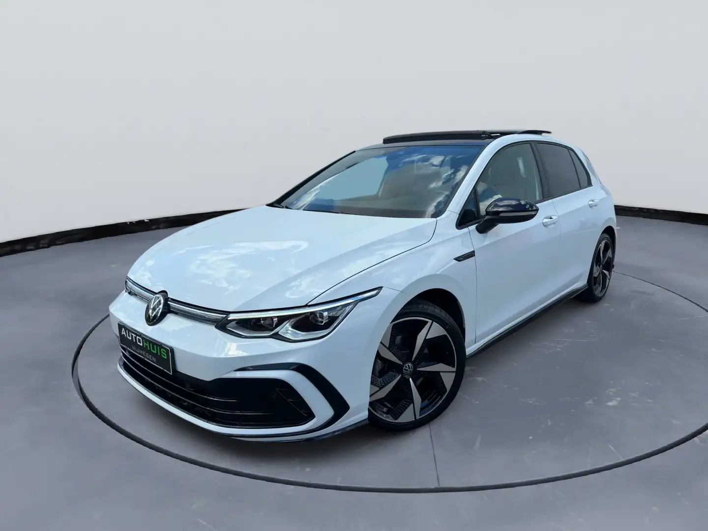 Volkswagen Golf 1,5 e-tsi R-line Panoramadak 3x r line Apple carpl Blanc - 2