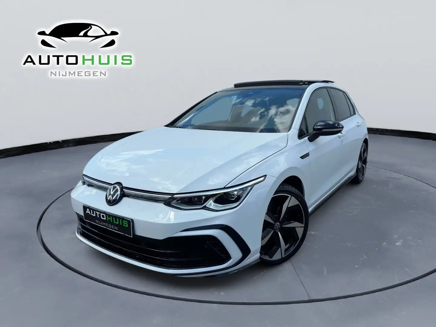 Volkswagen Golf 1,5 e-tsi R-line Panoramadak 3x r line Apple carpl Blanc - 1