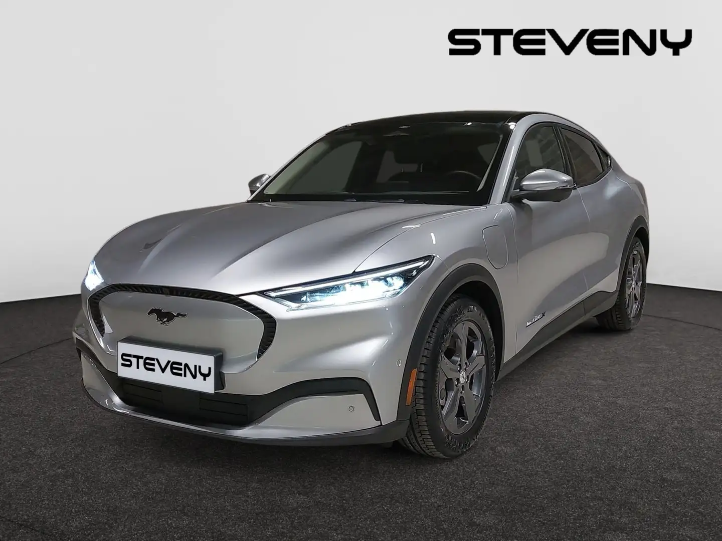 Ford Mustang Mach-E 99 kWh RWD 294CH Extended Range *DEMO*FAIBLE KMS* Zilver - 1