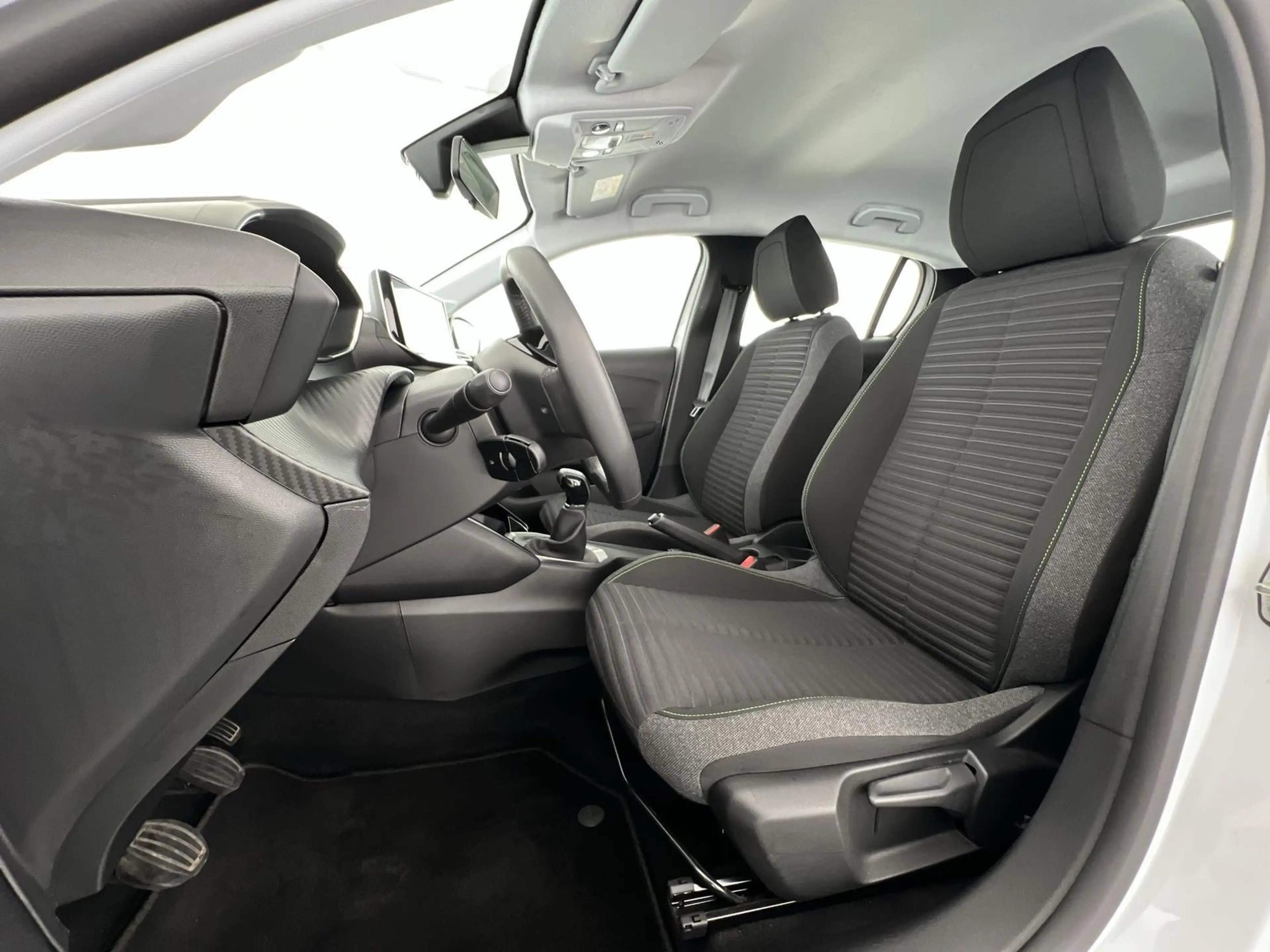 Peugeot 208 Active 1.2* — photo 8