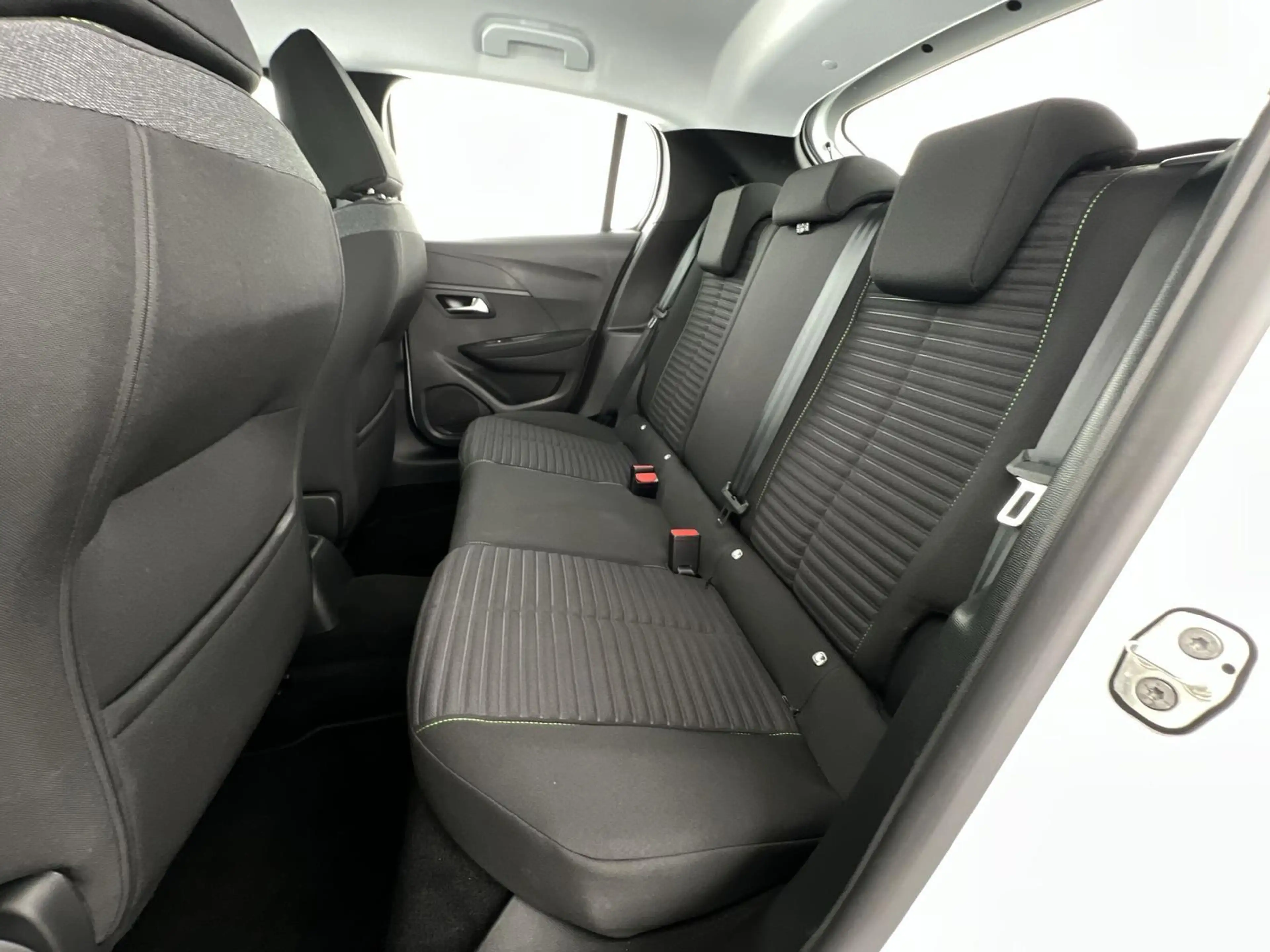 Peugeot 208 Active 1.2* — photo 9