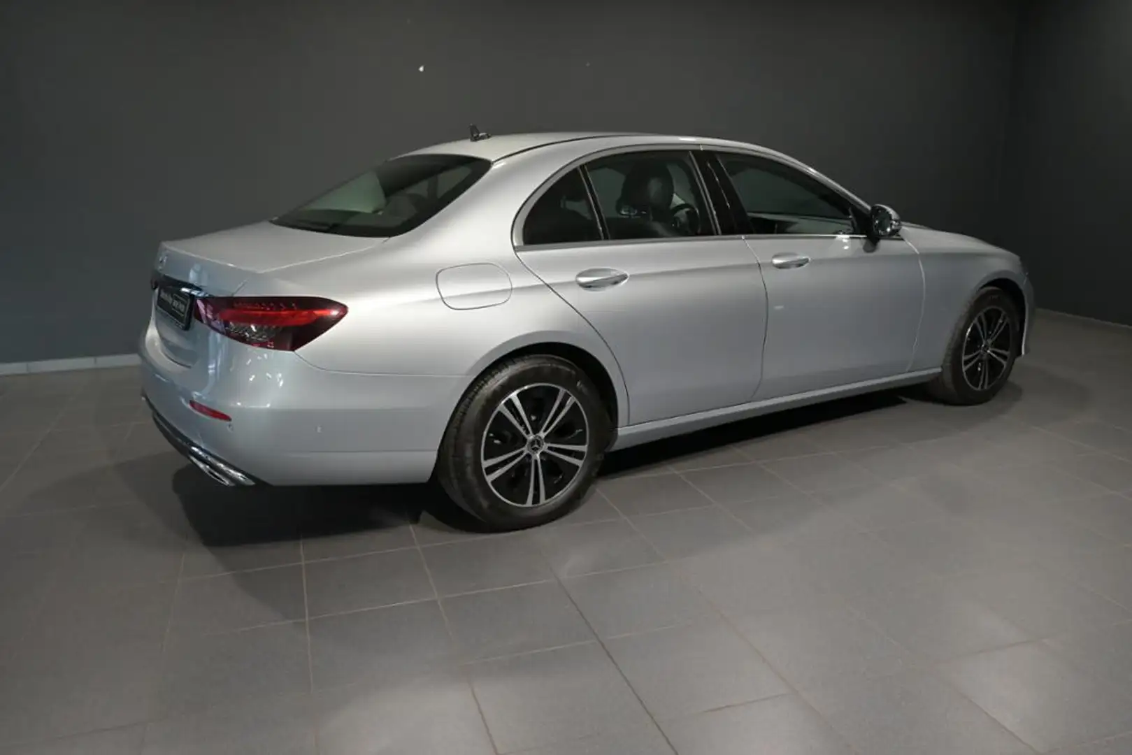Mercedes-Benz E 220 d  AVANTGARDE/STHZ/MEMORY/SHZ/TOT Silver - 2