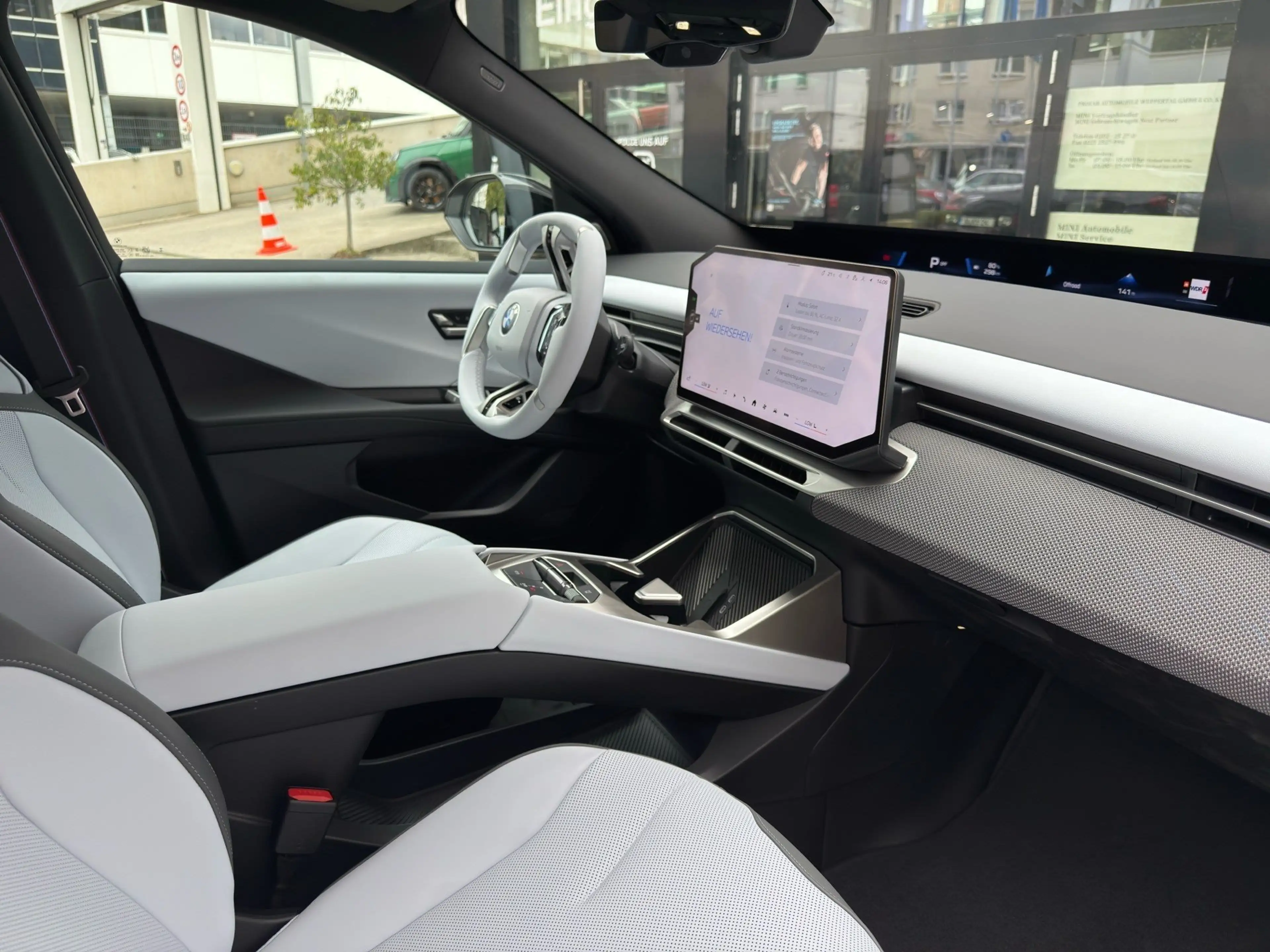 BMW iX3 40 M Sport Pro AHK PANO HUD Autobahnass. — photo 3