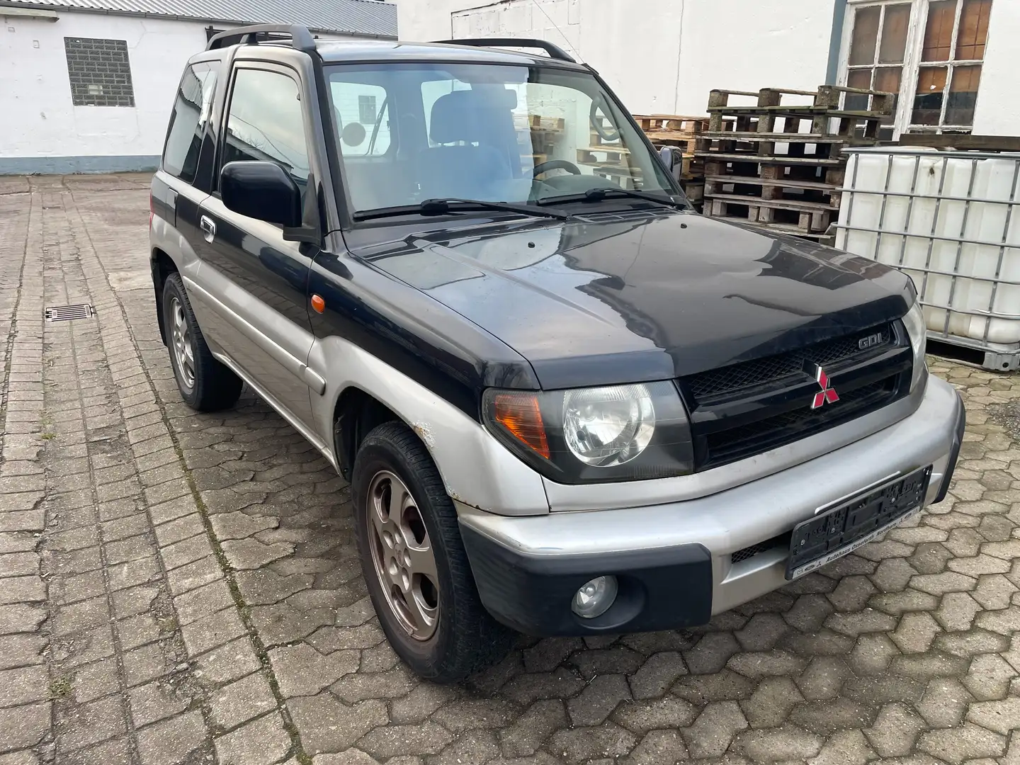 Mitsubishi Pajero Negro - 2