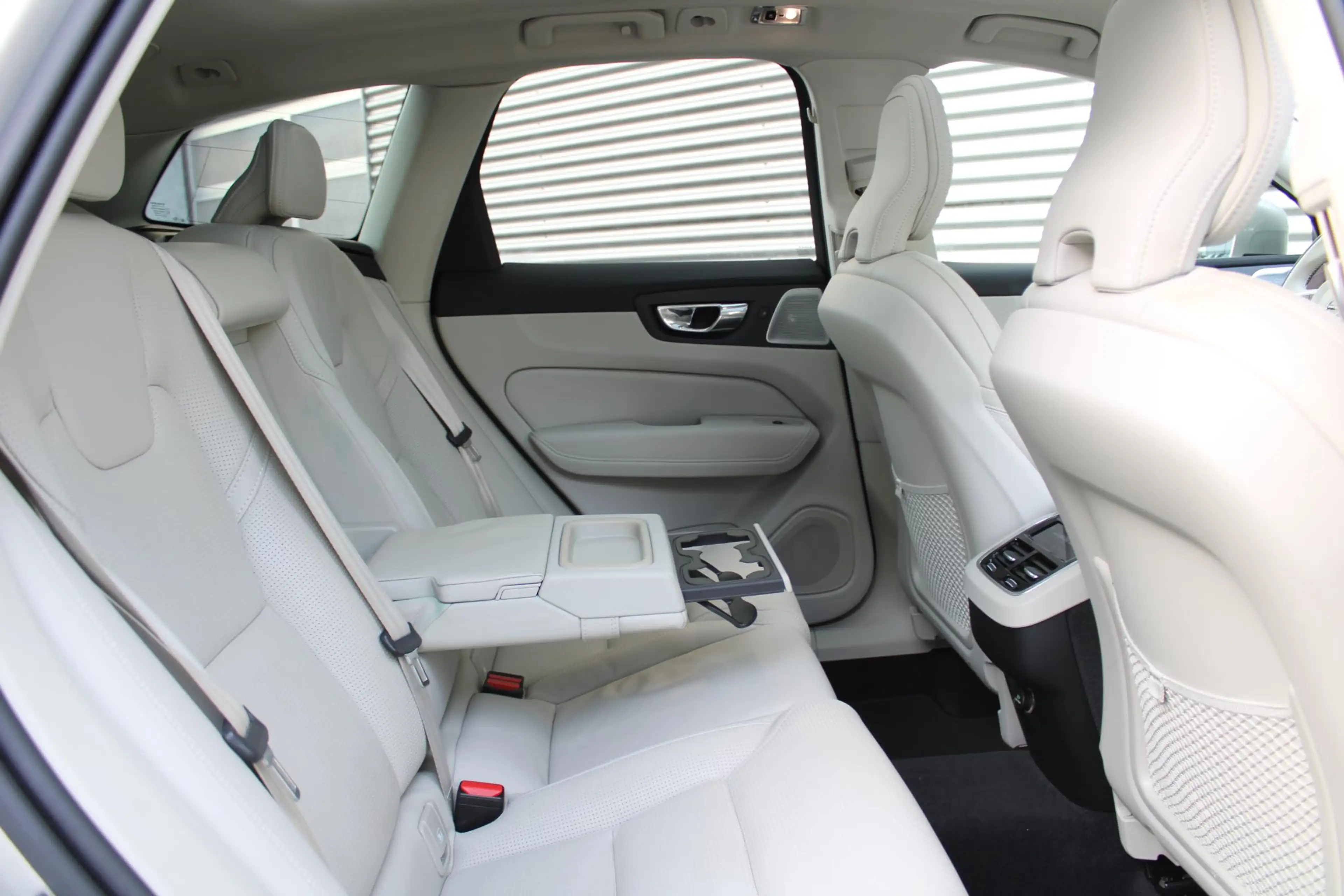Volvo XC60 2.0 T5 AWD Inscription | 100% Henk Scholten Onderh — photo 6