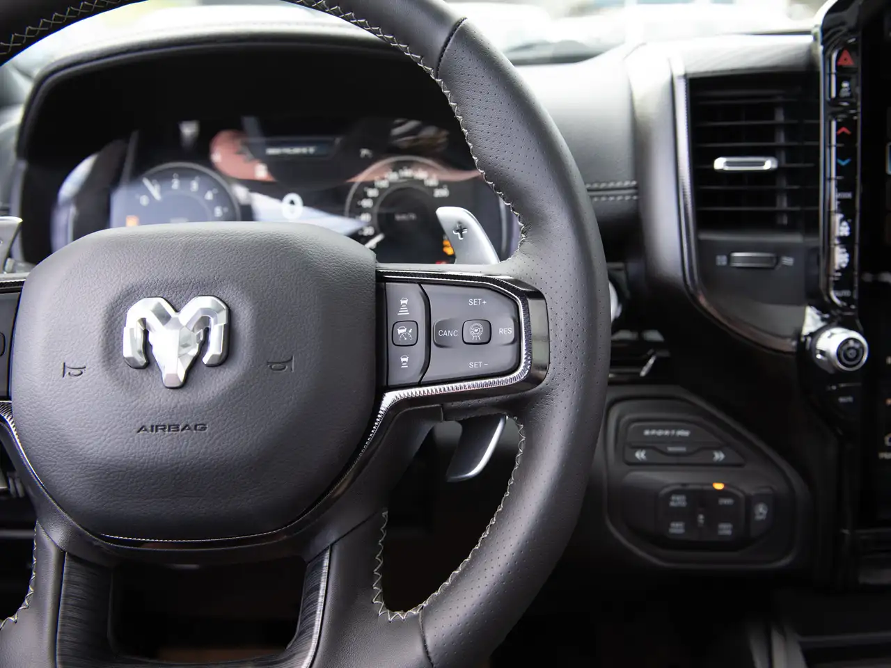 RAM 1500 снимка RAM 1500