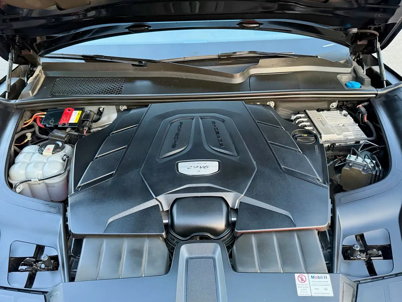 Porsche Cayenne снимка Porsche Cayenne