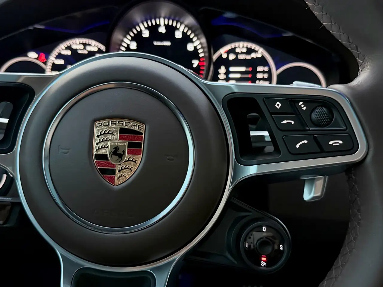 Porsche Cayenne снимка Porsche Cayenne