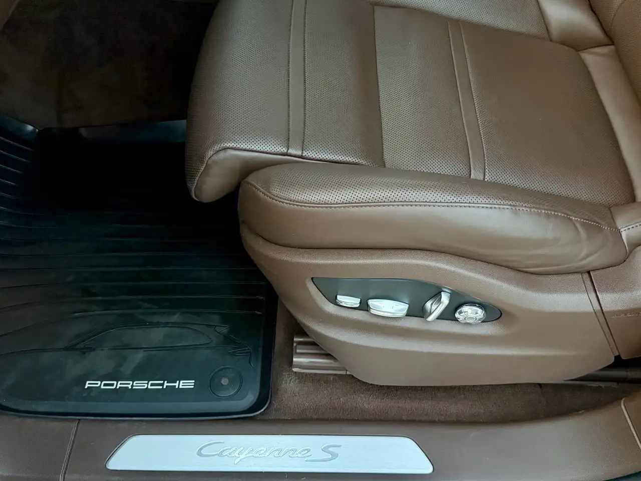 Porsche Cayenne снимка Porsche Cayenne