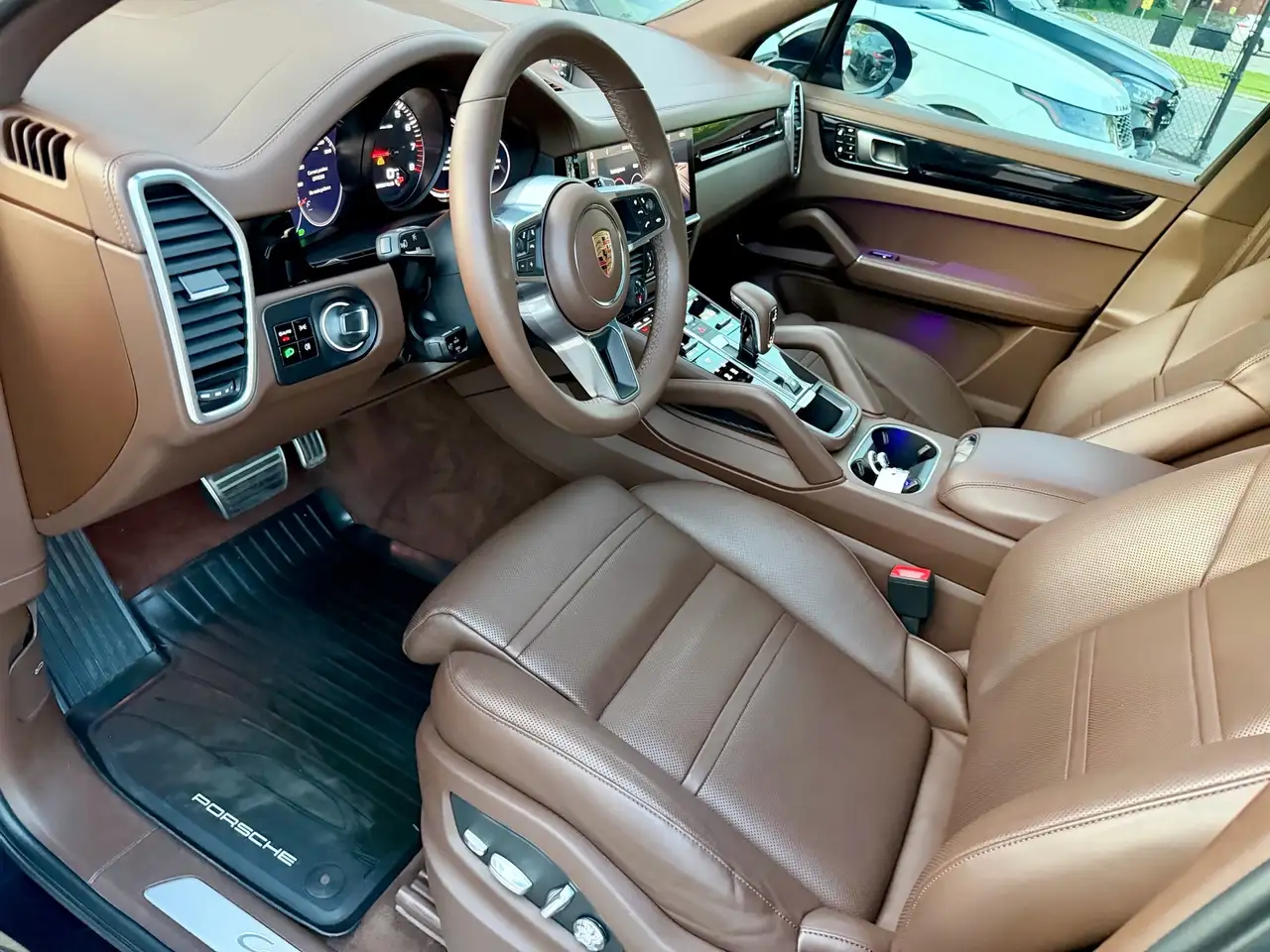 Porsche Cayenne снимка Porsche Cayenne