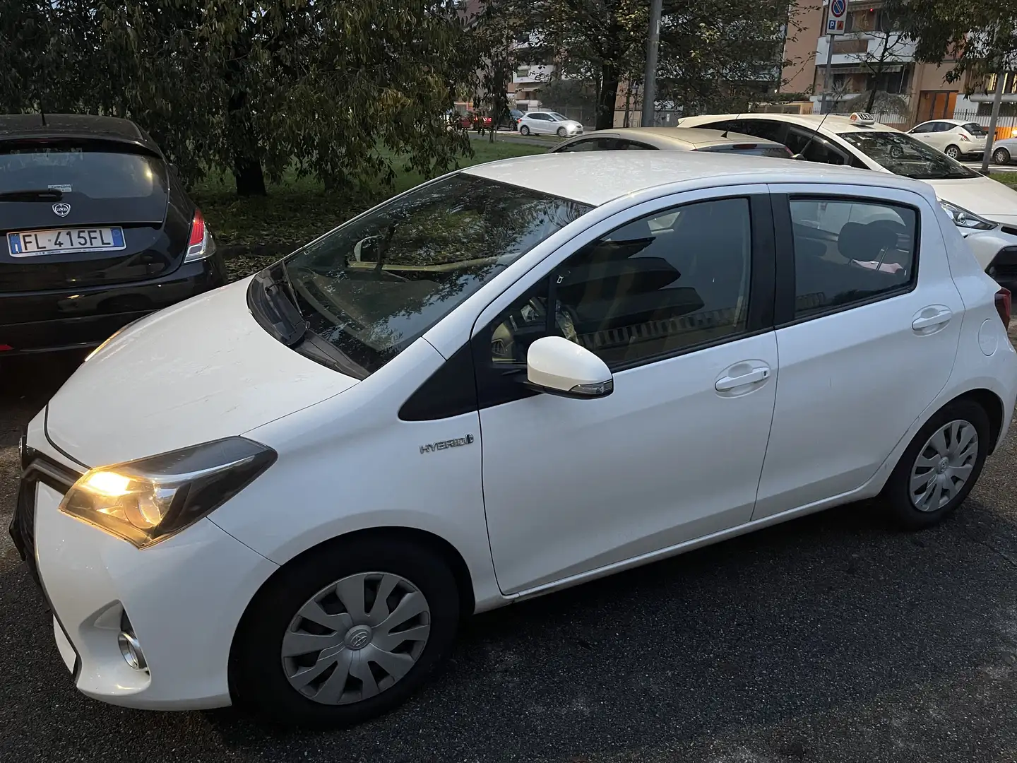 Toyota Yaris 1.5 VVT-i 74 CV full hybrid - 1