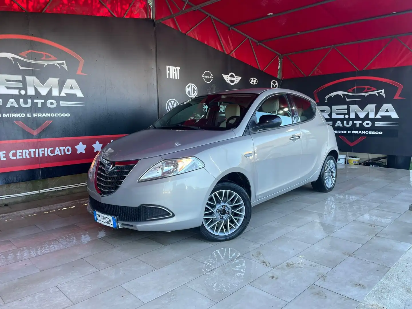 Lancia Ypsilon 1.2 69 CV 5 porte Platinum Gris - 1