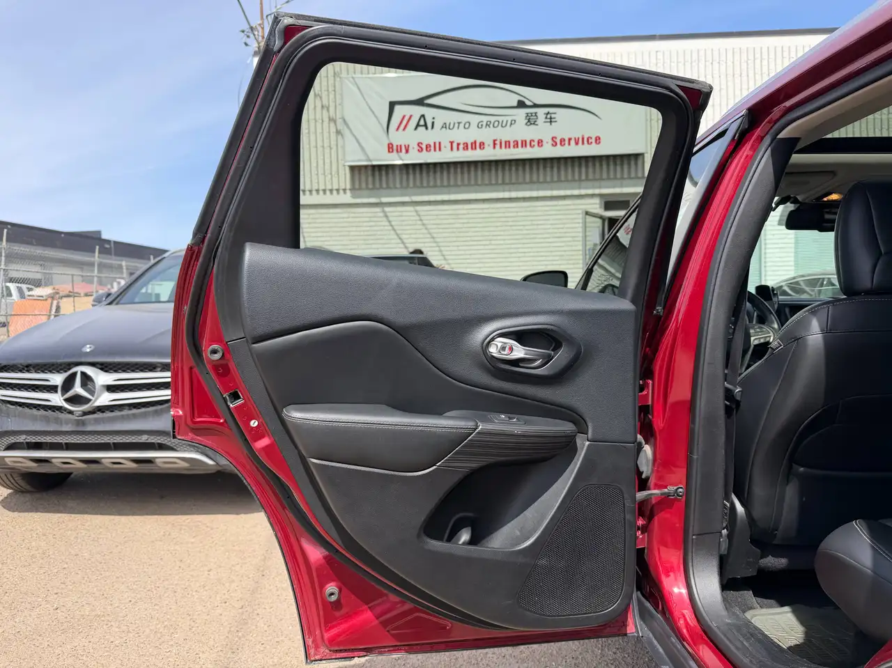 Jeep Cherokee снимка Jeep Cherokee