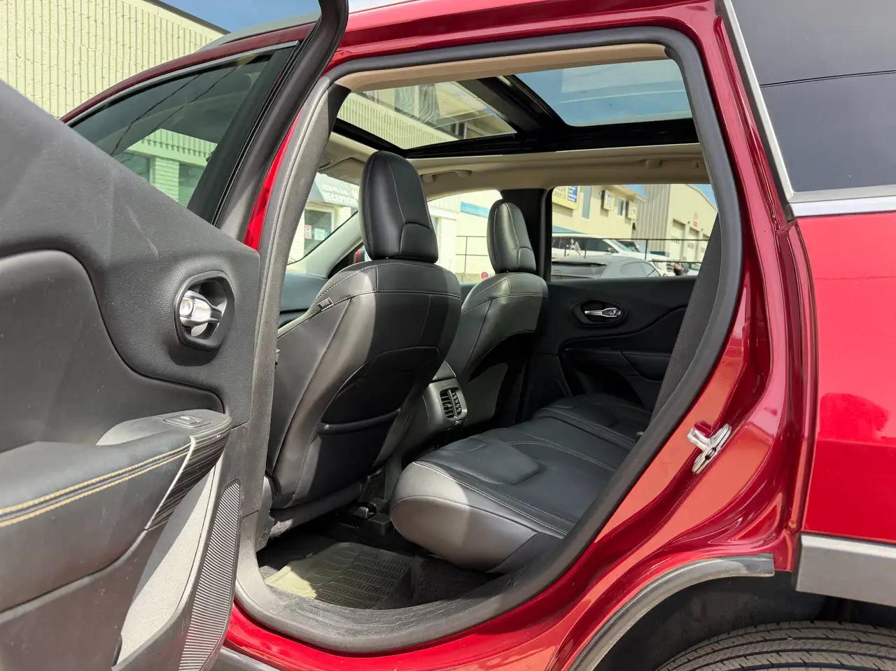 Jeep Cherokee снимка Jeep Cherokee