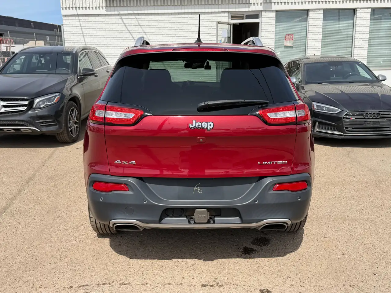 Jeep Cherokee снимка Jeep Cherokee