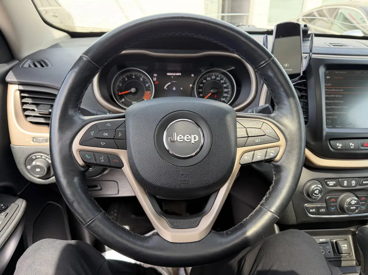 Jeep Cherokee снимка Jeep Cherokee