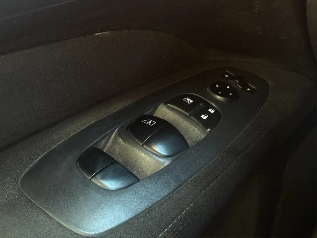 Nissan Pathfinder снимка Nissan Pathfinder