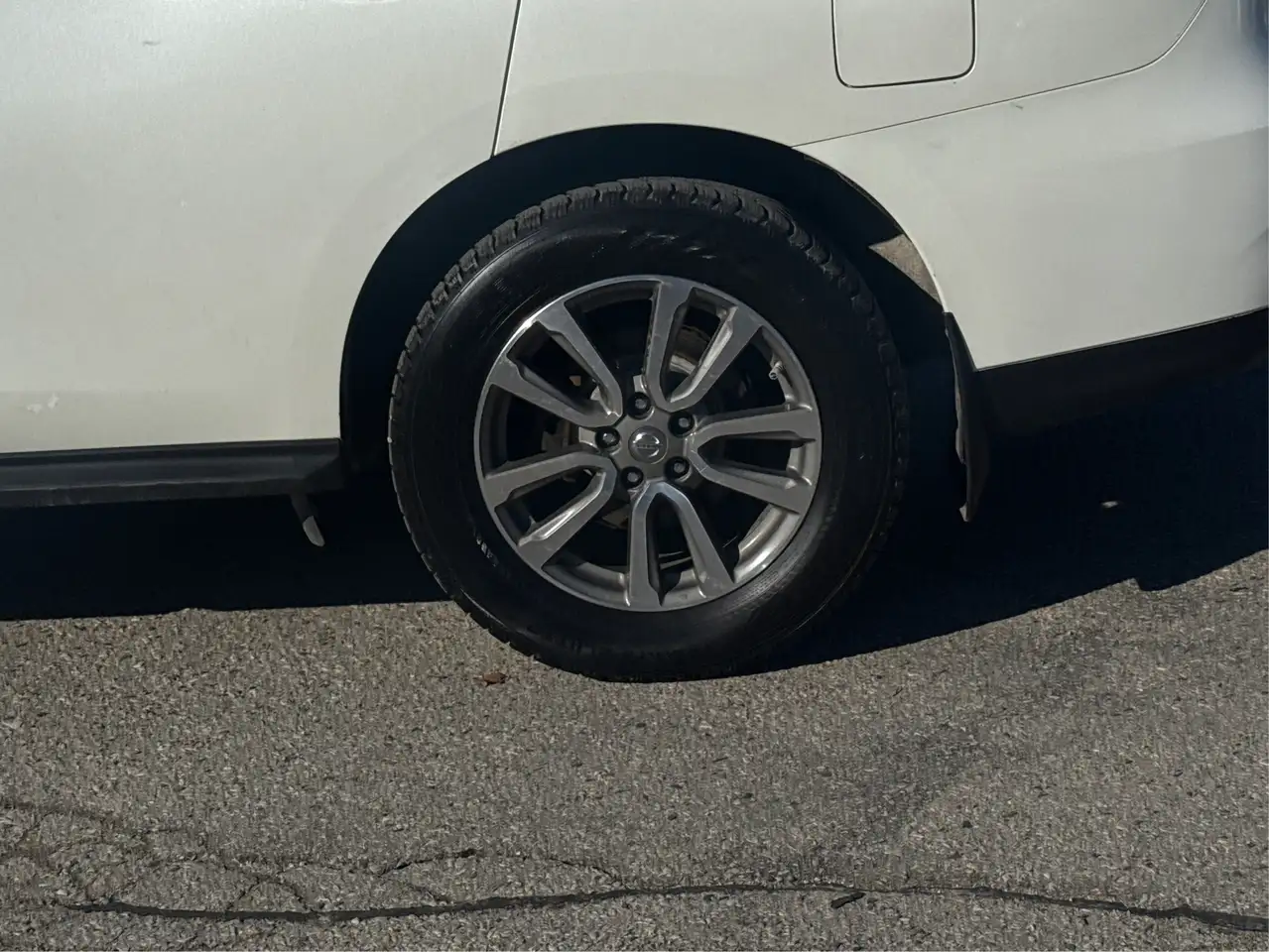 Nissan Pathfinder снимка Nissan Pathfinder