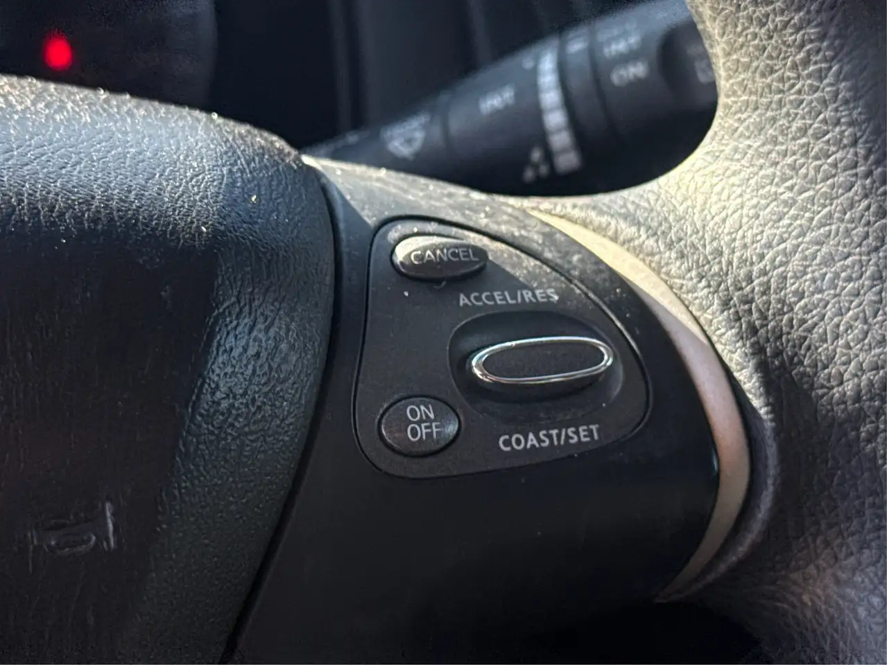 Nissan Pathfinder снимка Nissan Pathfinder