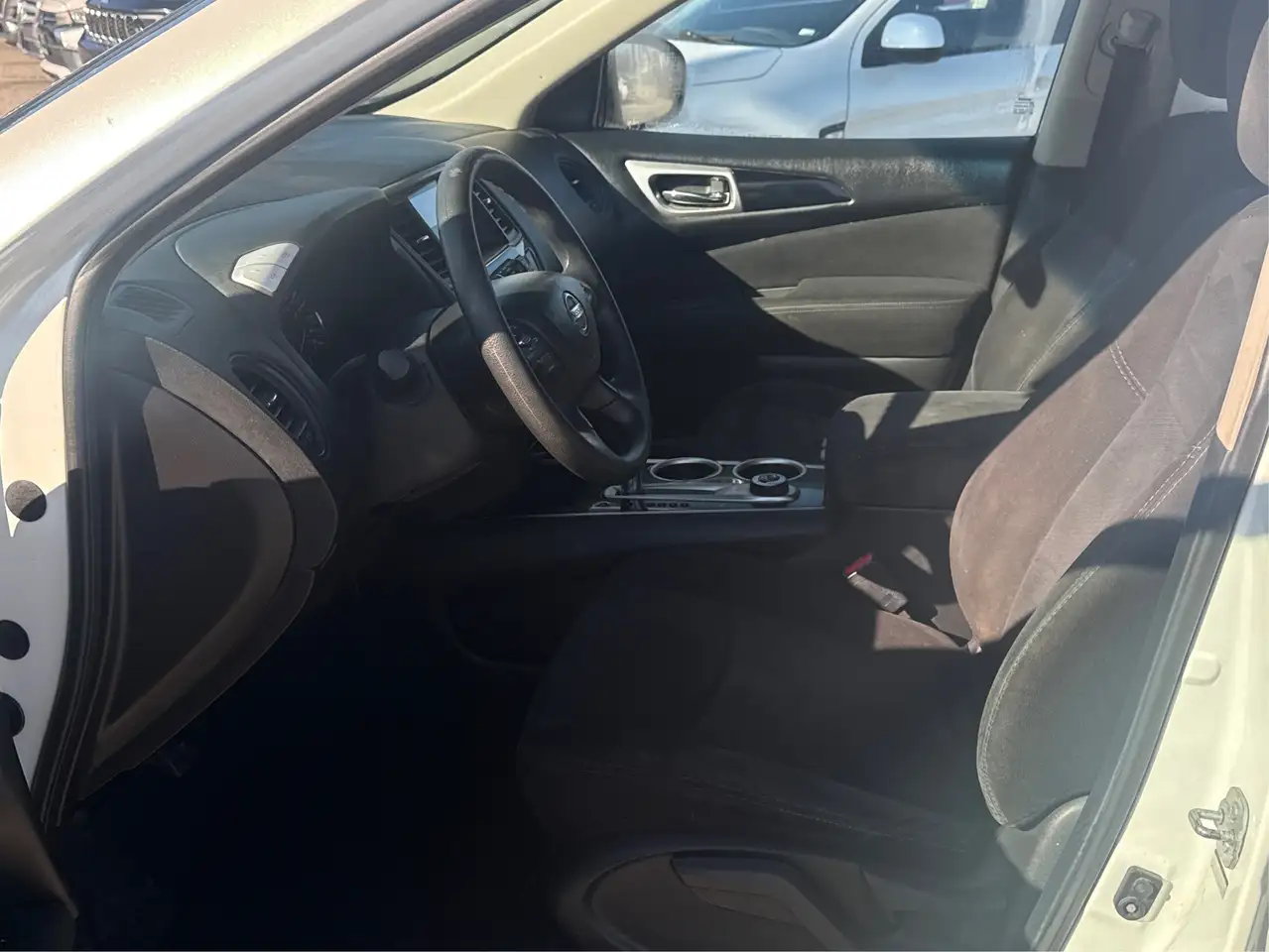 Nissan Pathfinder снимка Nissan Pathfinder
