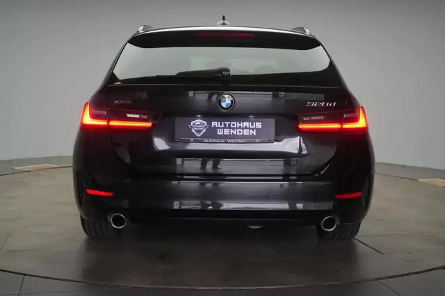 BMW 3 Series view 5
