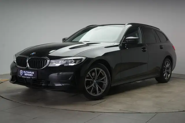 BMW 3 Series view 3