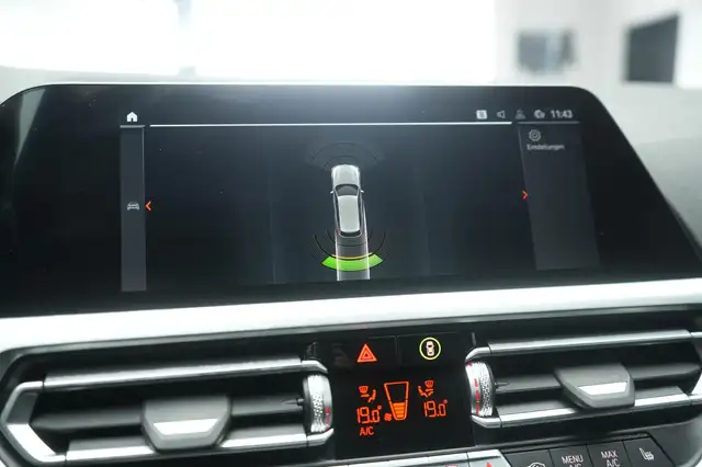 BMW 3 Series view 14