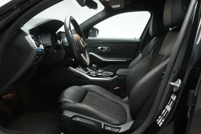 BMW 3 Series view 10