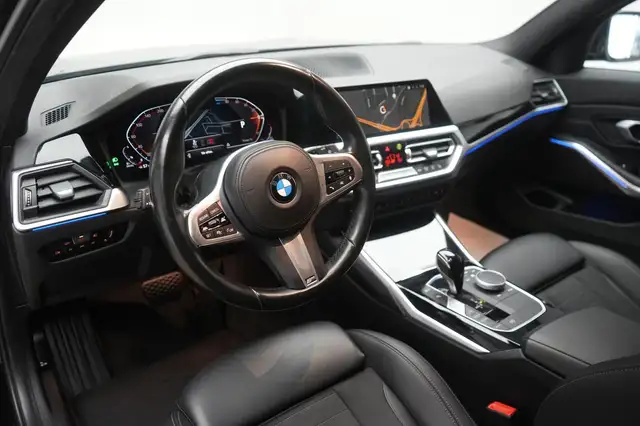 BMW 3 Series view 11
